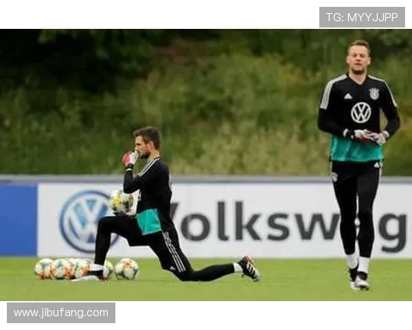 诺伊尔与科普克的巅峰对决谁能在赛场上笑到最后