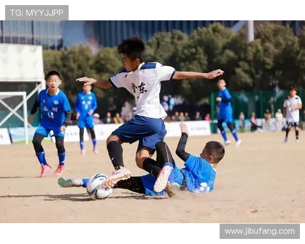 杭州足球队的蜕变之路探秘：从传统强队到现代化竞技新标杆